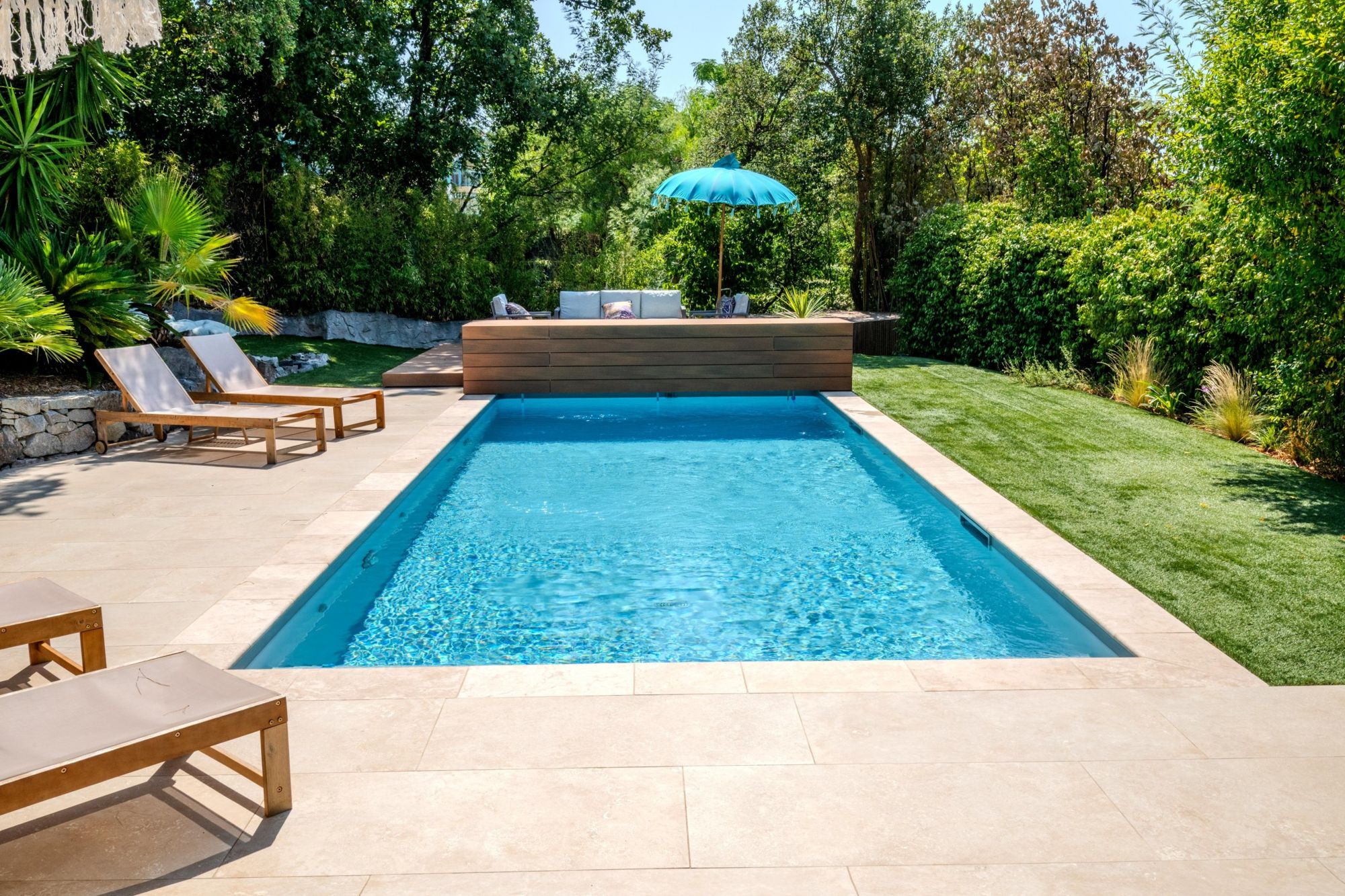Piscine 9 × 3,50 m en liner gris clair, à Fréjus